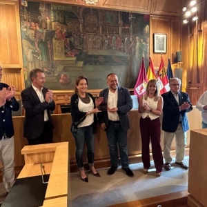 Un momento del recibimiento a la Cultural Leonesa en el Palacio de los Guzmanes