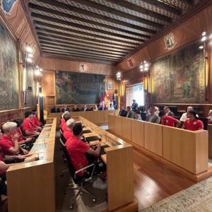 Un momento del recibimiento a la Cultural Leonesa en el Palacio de los Guzmanes
