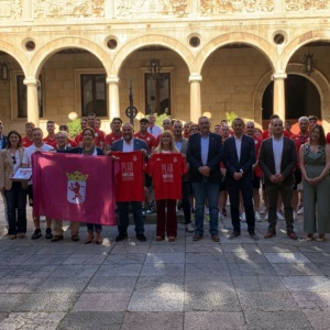 Un momento del recibimiento a la Cultural Leonesa en el Palacio de los Guzmanes