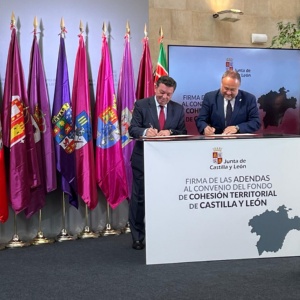 Un momento de la firma del Fondo de Cohesión Territorial entre Gerardo Álvarez Courel y Luis Miguel González Gago