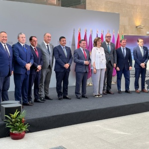 Un momento de la firma del Fondo de Cohesión Territorial entre Gerardo Álvarez Courel y Luis Miguel González Gago