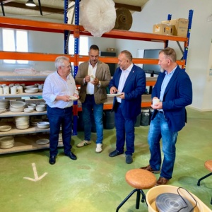 Un momento de la visita al Centro Artesanal Maragato de Santa Colomba de Somoza