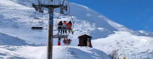 San Isidro y Valle Laciana-Leitariegos reciben a más de 2.700 esquiadores en un fin de semana marcado por el viento