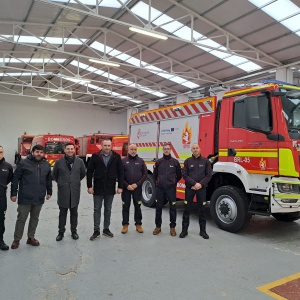 Presentación del nuevo camión de bomberos del SEPEIS