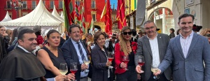 Los pendones toman el Paseo del Muro de San Lorenzo como broche de oro a una exitosa III Feria de Productos de León en Gijón