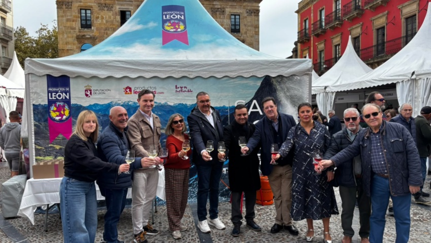 La III Feria de Productos de León consolida Gijón como el gran escaparate comercial de la despensa leonesa