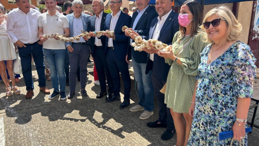 El presidente de la Diputación destaca la “tradición” e “historia” de la Feria del Ajo de Santa Marina del Rey