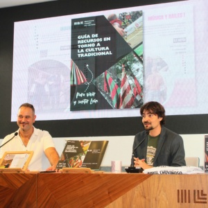 El diputado de Cultura, Arte y Patrimonio, Emilio Martínez, en un momento de la presentación de la guía.
