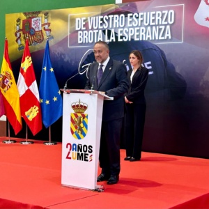 Un momento del homenaje a la UME en Castrocalbón.