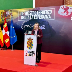 Un momento del homenaje a la UME en Castrocalbón.
