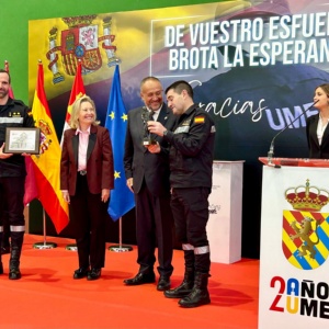Un momento del homenaje a la UME en Castrocalbón.