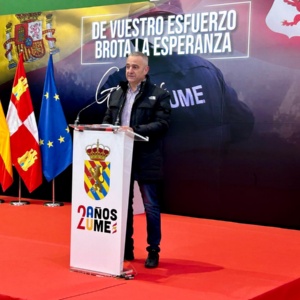 Un momento del homenaje a la UME en Castrocalbón.