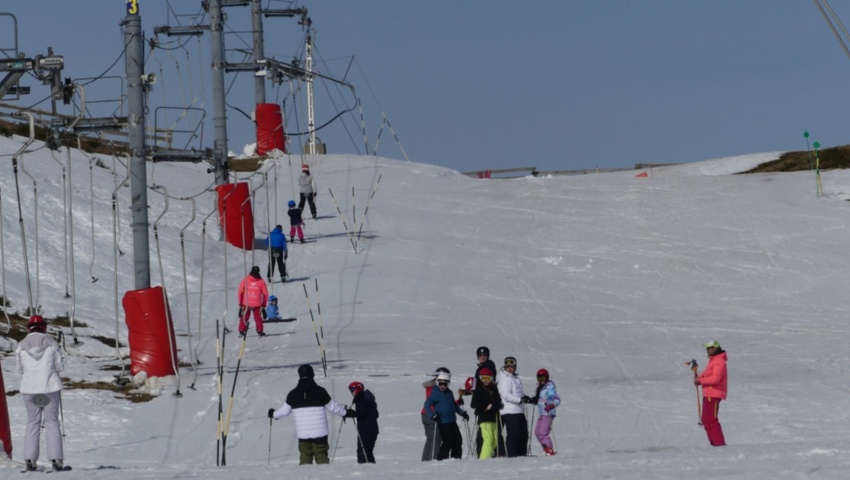 La Diputación saca a licitación la escuela de invierno ‘Campaña de nieve’ para la estación de esquí de Leitariegos