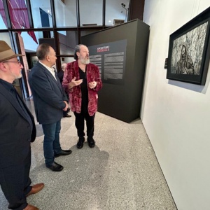 Un momento de la inauguración de la exposición
