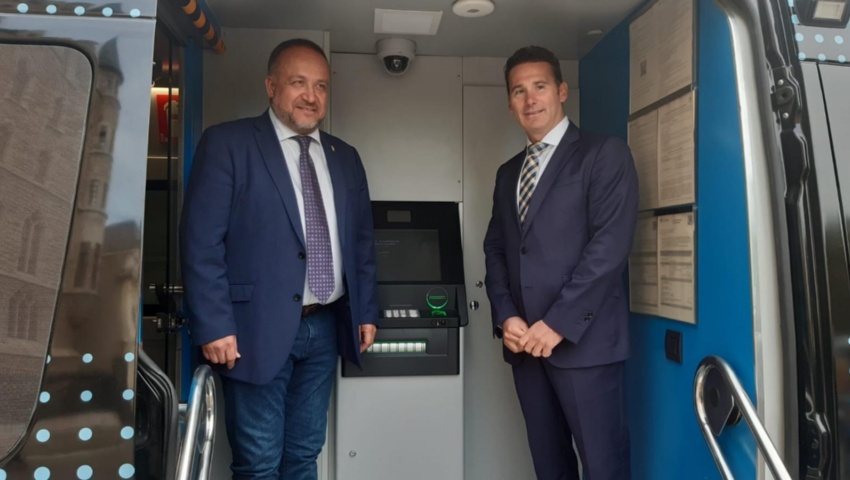 La Diputación de León prorroga hasta diciembre de 2026 el servicio de oficina financiera móvil