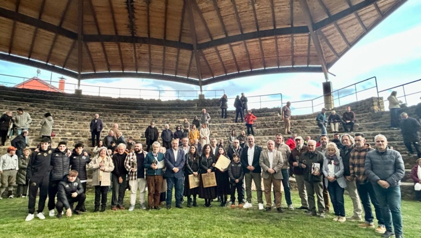 El ILC reconoce en el luchódromo de Riaño a cinco destacados creadores con los Premios Concejo de la Cultura Leonesa