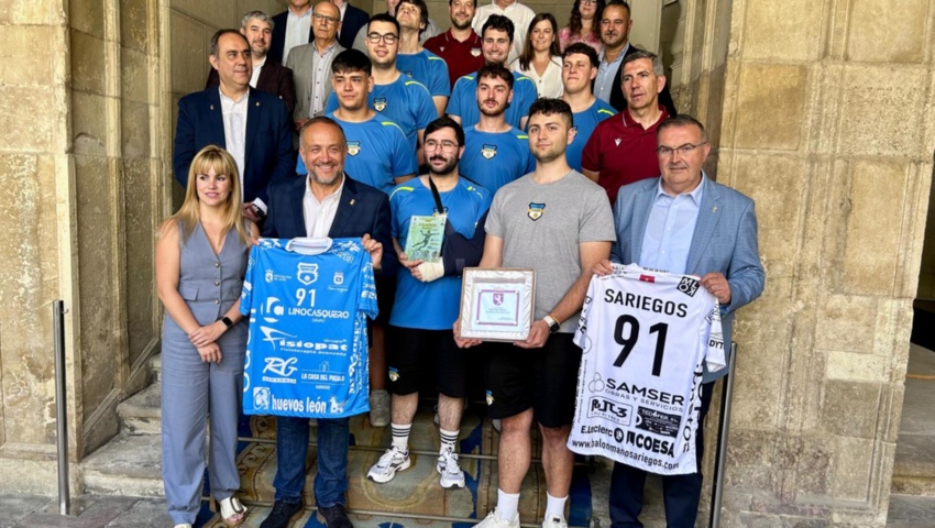 La Diputación de León recibe al BM Sariegos tras su reciente ascenso a Primera Nacional