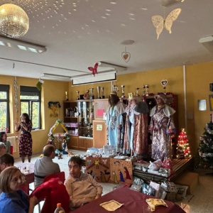La entrega de los regalos durante la visita