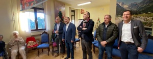 La Diputación de León cierra en Santa Luisa la tradicional ronda de visitas navideñas a los centros asistenciales