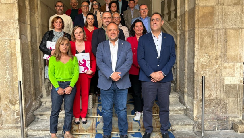 La Diputación de León firma un convenio para comenzar a implantar la IA en 24 ayuntamientos de la provincia