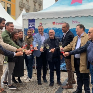 Un momento de la II Feria de los Productos de León en Gijón