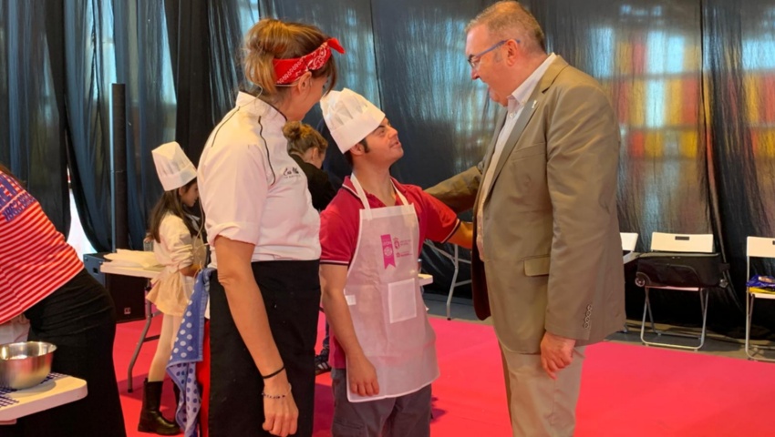 La XXXII Feria de los Productos de León encara el domingo con el IX Concurso Nacional de Cortadores de Jamón y una gran queimada popular
