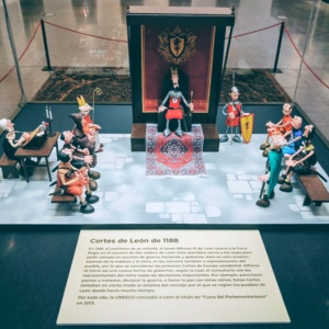 Una de las obras de la muestra, con las Cortes de León de 1888 como protagonistas