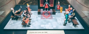 El Museo de los Pueblos invita a recorrer la historia de la humanidad, con un guiño leonés, por medio de la plastilina